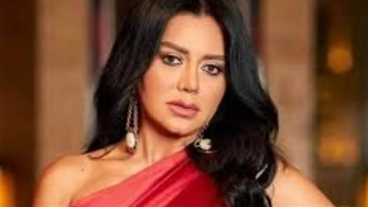 جدل متواصل.. إطلالة رانيا يوسف تثير تساؤلات المتابعين عبر منصات التواصل الاجتماعي